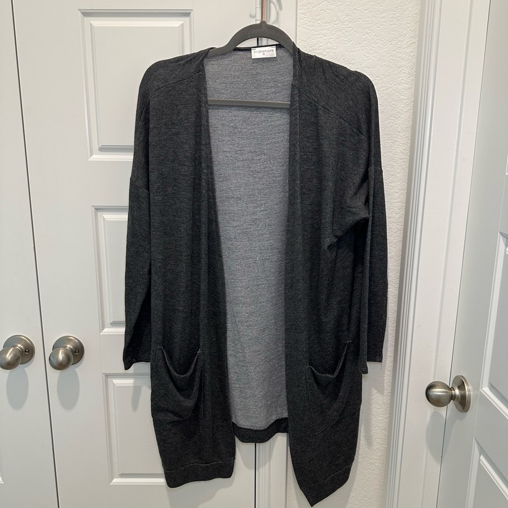 gray cardigan with pockets (light in weight)